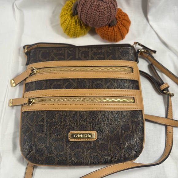 Calvin Klein Dark Brown Monogram Crossbody Purse - Like New - Rarely Used - Picture 2 of 15